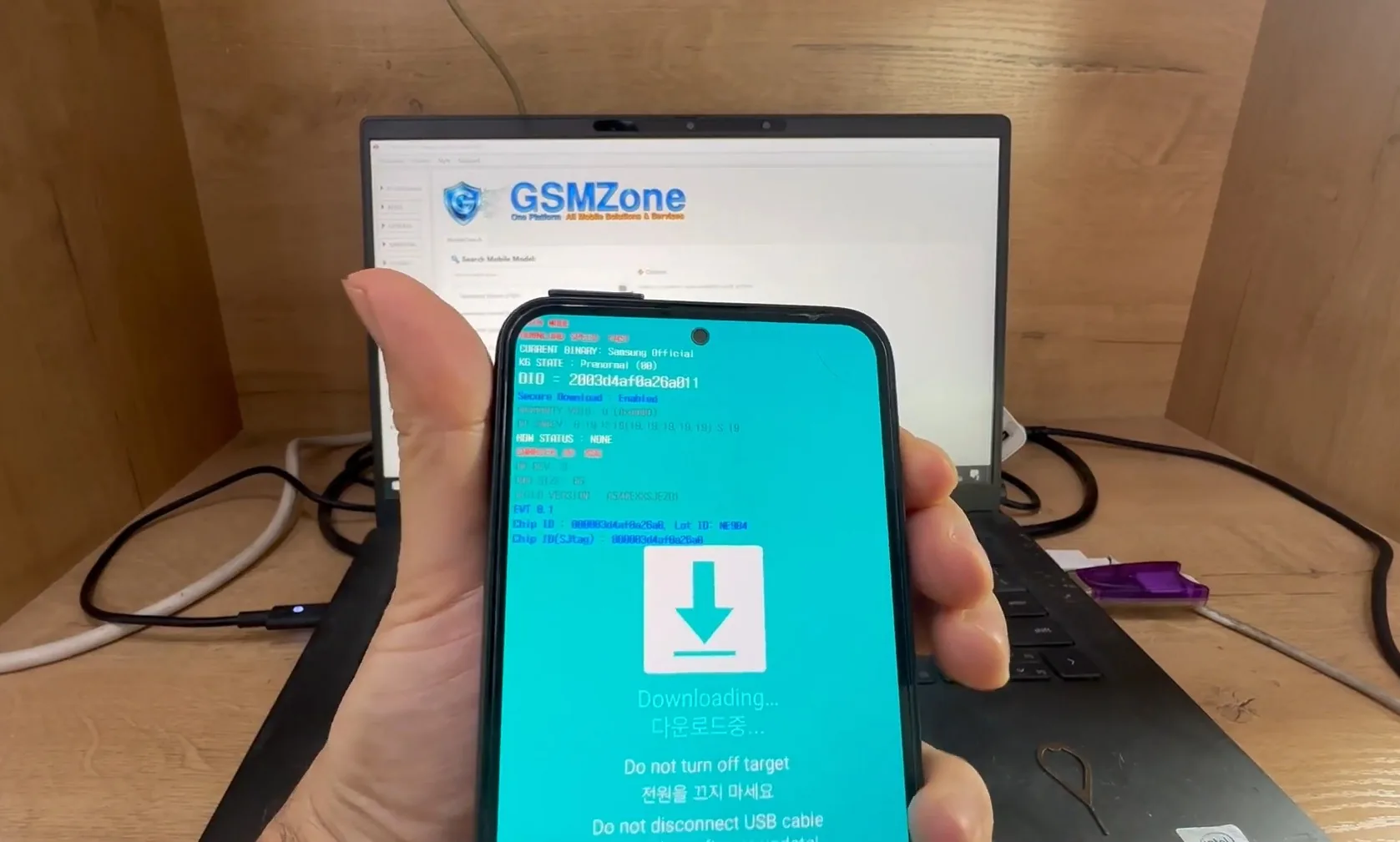 Đưa điện thoại Samsung về chế độ Download Mode để xóa FRP